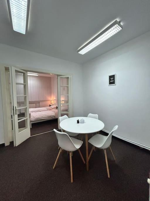 Ultra-Central Spacious Apartment Near Old Town Бухарест Екстер'єр фото